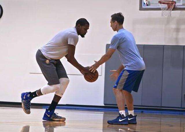 比赛中尤为 比赛中尤为